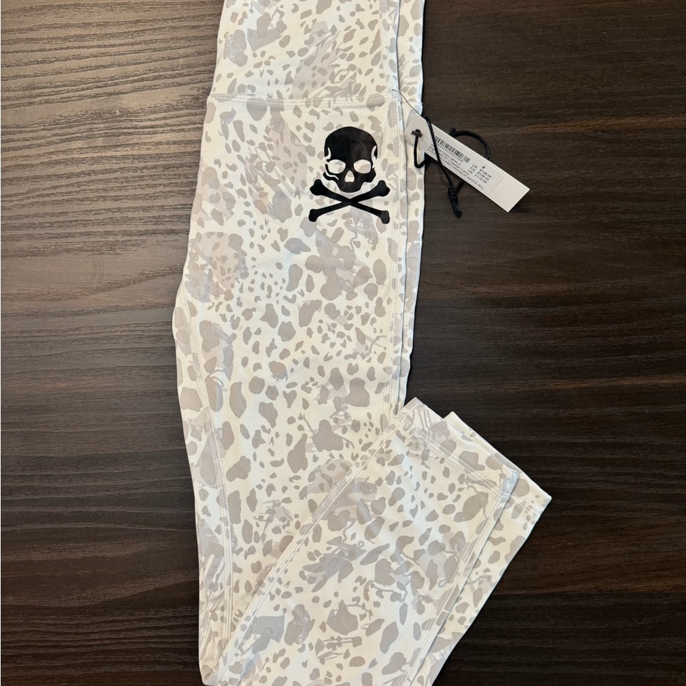 Lululemon Athletica Gray Skull Print Leggings